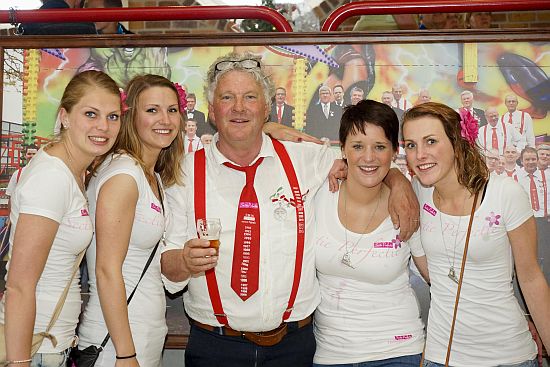 Lobietse Kermismaandag 13 mei 2013 - Ben en zijn dames.